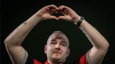 Zkáza favoritů na MS v šipkách. Končí Van den Bergh nebo Duijvenbode
