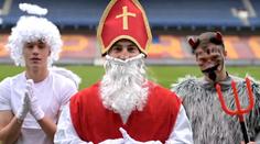 Mikuláš dorazil na stadiony pražských S. Byli jste letos hodní, ptá se Vácha