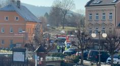 V bytě střelce z Chřibské našli další zbraně i střelivo. Útokem prý řešil osobní problémy