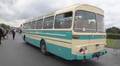 Prahou se proháněly historické autobusy. Lidé se mohli projet vyřazenými modely