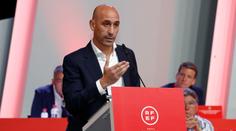 FIFA suspendovala kvůli líbání hráčky na MS prezidenta španělského fotbalu