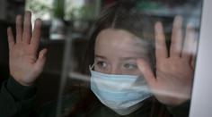 Studie zjistila, jak dlouho jsou lidé s covidem infekční. Navrhuje kratší izolaci
