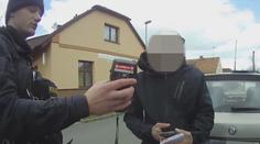 Líného řidiče dvakrát zastavila stejná policejní hlídka. Za volantem neměl co dělat