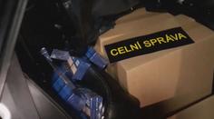 Žena pašovala do Česka pět set kartónů nekolkovaných cigaret