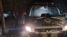 Před domem na Českobudějovicku našli dvě mrtvoly. Policie nařídila pitvu