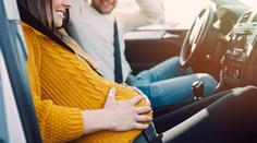 Miminiko přišlo na svět v autě, všechno natočil jeho starší bratr