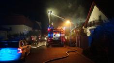 Manželům shořela přes noc střecha nad hlavou, stihli utéct
