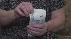 Senioři údajně pomáhali s praním peněz. Poskytli podvodníkům své bankovní účty