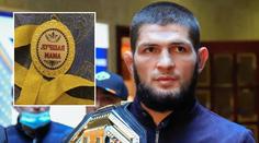 Chabib obdržel kuriózní medaili. Na cenném kovu stojí: Nejlepší máma