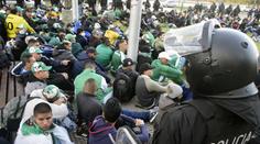 Policie před Copa Libertadores zadržela desítky noži ozbrojených fanoušků