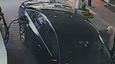 Řidič odjel s tankovací pistolí v nádrži! Zapomněl, že ji tam má