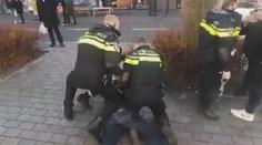Bitka kvůli rouškám! Šest lidí se u obchodního centra rvalo s policisty