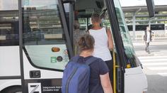 Hromadnou dopravou cestuje čím dál víc lidí. V autobuse si odpočinu, říká Tomáš