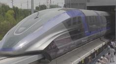 Čína představila údajně nejrychlejší vlak na světě. Jede přes 600 km/h