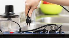 Vypínáním spotřebičů ze zásuvky můžete ušetřit tisíce, říká expert