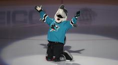 Dojemná rozlučka maskota s Karlssonovou dcerou. Sharkie ji rozzářil