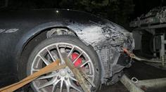 Řidič na D11 rozdráždil své Maserati až příliš. Rozbil ho o svodidla