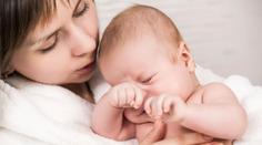 O děti bojují v Británii desítky Čechů, úřadům vadí i staré hříchy