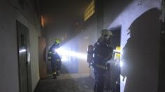 V Praze hořela ubytovna. Před ohněm muselo utéct i osm dětí