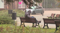 Třetina bezdomovců v Česku žebrá. Některá města jim to zakazují