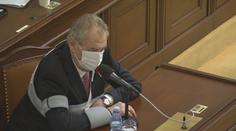 Komunisté vládu podrželi. Poslanci schválili rekordní schodek