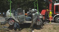 Renault náhle vjel pod náklaďák s kamením, řidič osobáku zemřel