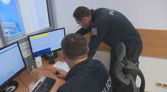 Vláda chce šetřit na policii. Zpomalí to odezvu policistů, varuje odborník