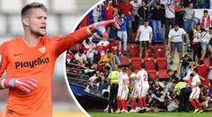 Vaclík přihlížel hrůze: S fanoušky Sevilly se zřítila tribuna! VIDEO