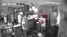Poznáváte tohoto muže? Policie ho hledá kvůli znásilnění! VIDEO