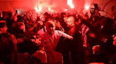 Divoké oslavy Slavie: Řehák se světlicí, pivo teklo proudem i hymna LM