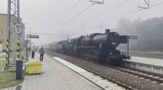 Orlickými horami projel unikátní jídelní vůz Ringhoffer. Za den urazí 200 kilometrů