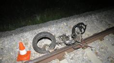 Motorkář (†39) vjel přímo pod vlak, ten jeho stroj úplně zdemoloval