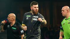 Šok na MS v šipkách. Nenasazený Williams míří do semifinále, zdolal van Gerwena