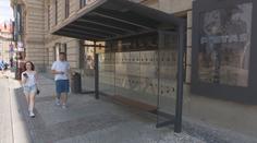 Podle lidí nesmysl, podle města modernizace. Z ulic Prahy mizí nové zastávky