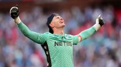 Brankář Crystal Palace hrdinou. Chytil penaltu i další šance. Měl být ale vyloučen