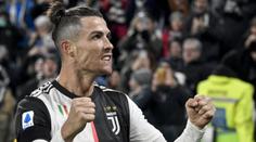První fotbalový miliardář! Ronaldo vydělal balík a překonal milník