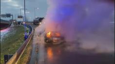 Na Pražském okruhu začalo za jízdy hořet auto. Posádka stihla utéct