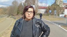 Žena obžalovaná z podvodů zůstává na svobodě. Reportérovi se ji podařilo najít