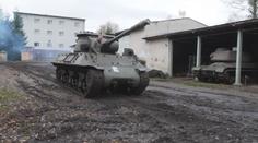 Unikátní tank před čtyřmi lety shořel při nehodě. Teď už znovu jezdí