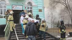Nemocnici pohltily plameny. Lékaři zůstali, aby dokončili operaci srdce!