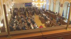 Politici ohledně platů berou zpátečku. Na řešení se ale neshodnou