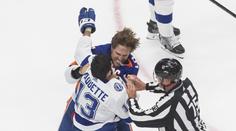 Bitva jako řemen! V duelu Islanders s Tampou padlo 70 trestných minut
