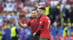 Ronaldův malý fanoušek se už na EURO nepodívá. Od UEFA vyfasoval trest