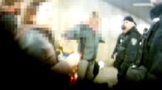 VIDEO: Dvacítka bezdomovců se psy zaútočila v Brně na strážníky!
