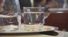 Voda v restauracích zdarma. Evropská unie chce pravidlo zavést do dvou let