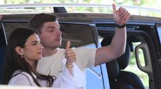 Verstappen předjíždí a jeho manželka křičí. Adrenalin na dovolené