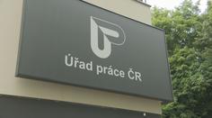 Tisíce dětí, které se nedostaly na střední, končí na úřadech práce. Bez podpory