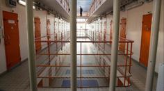 Lidé se dobrovolně hlásí na testování věznice, za mřížemi stráví několik dní