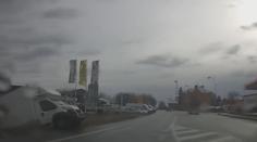 V Chrudimi řešili nehodu bez řidiče. Dodávka mu sama ujela
