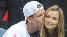 Berdych užívá volna. Jeho sexy Ester zapózovala u moře! FOTO